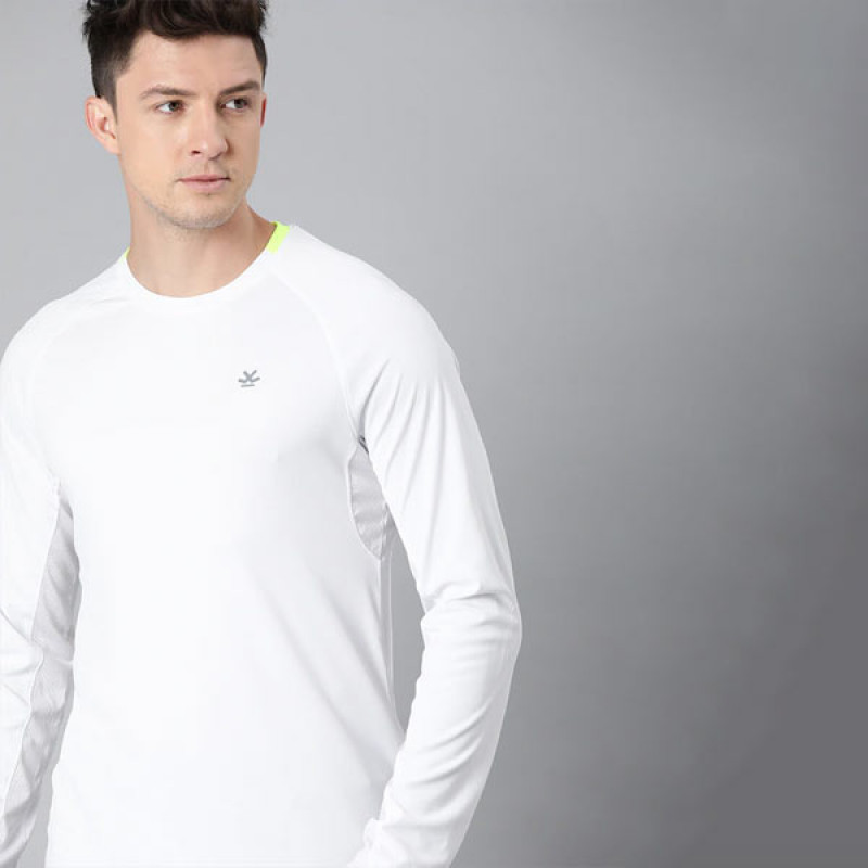 "Men White Solid Round Neck T-shirt